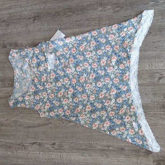 NWT Floral Tank Top with Asymmetrical/Handkerchief Hem - ByTavi Brand - Size M - Picture 1 of 10